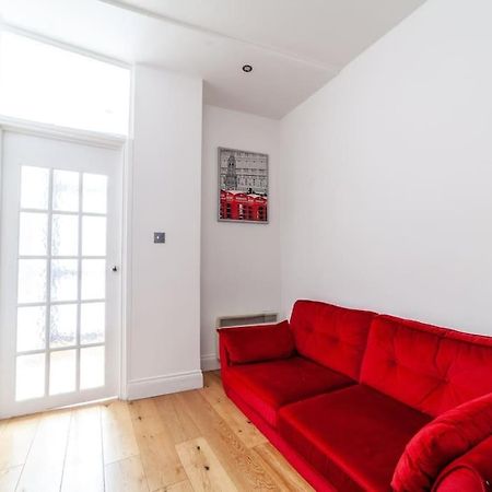 Spacious Retreat 2-Bed In Popular Camden Town Лондон Экстерьер фото