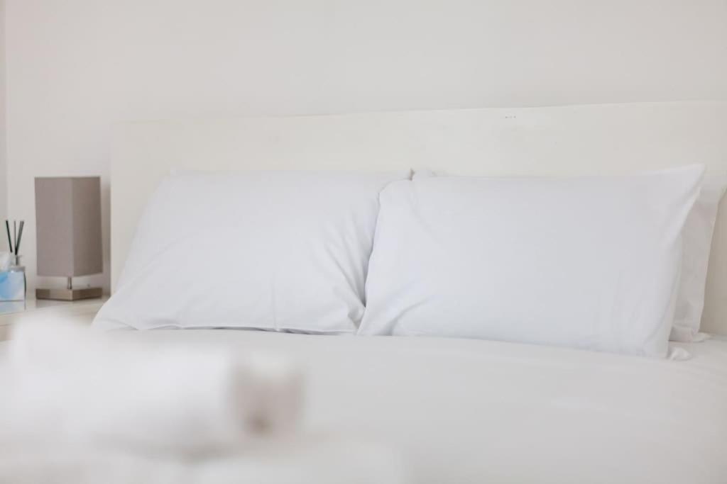 Spacious Retreat 2-Bed In Popular Camden Town Лондон Экстерьер фото