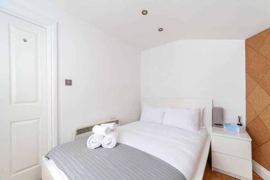 Spacious Retreat 2-Bed In Popular Camden Town Лондон Экстерьер фото