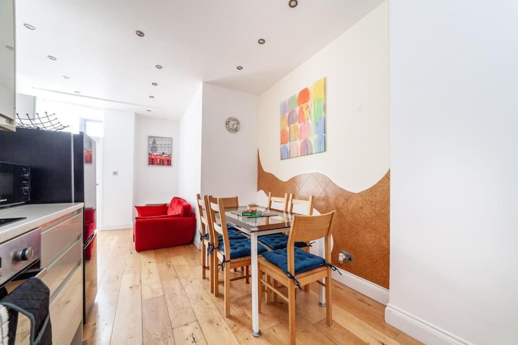 Spacious Retreat 2-Bed In Popular Camden Town Лондон Экстерьер фото